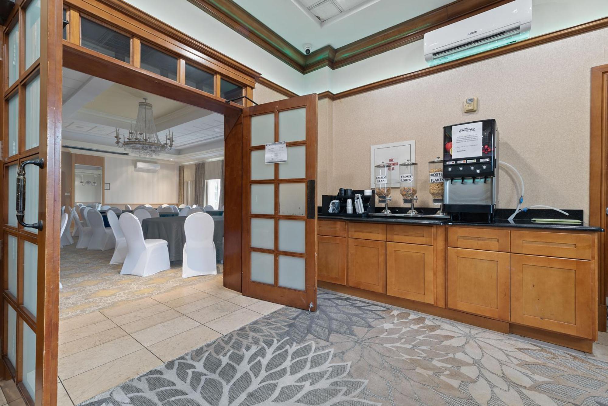 Hotel Executive Suites Carteret Eksteriør bilde
